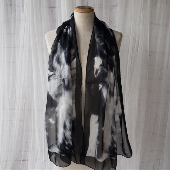 Laura di Biagiotti 100% Silk Scarf Made in Italy - Picture 2 of 9